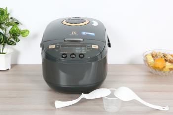 Nồi cơm điện electrolux Explore 7 E7RC1-650K